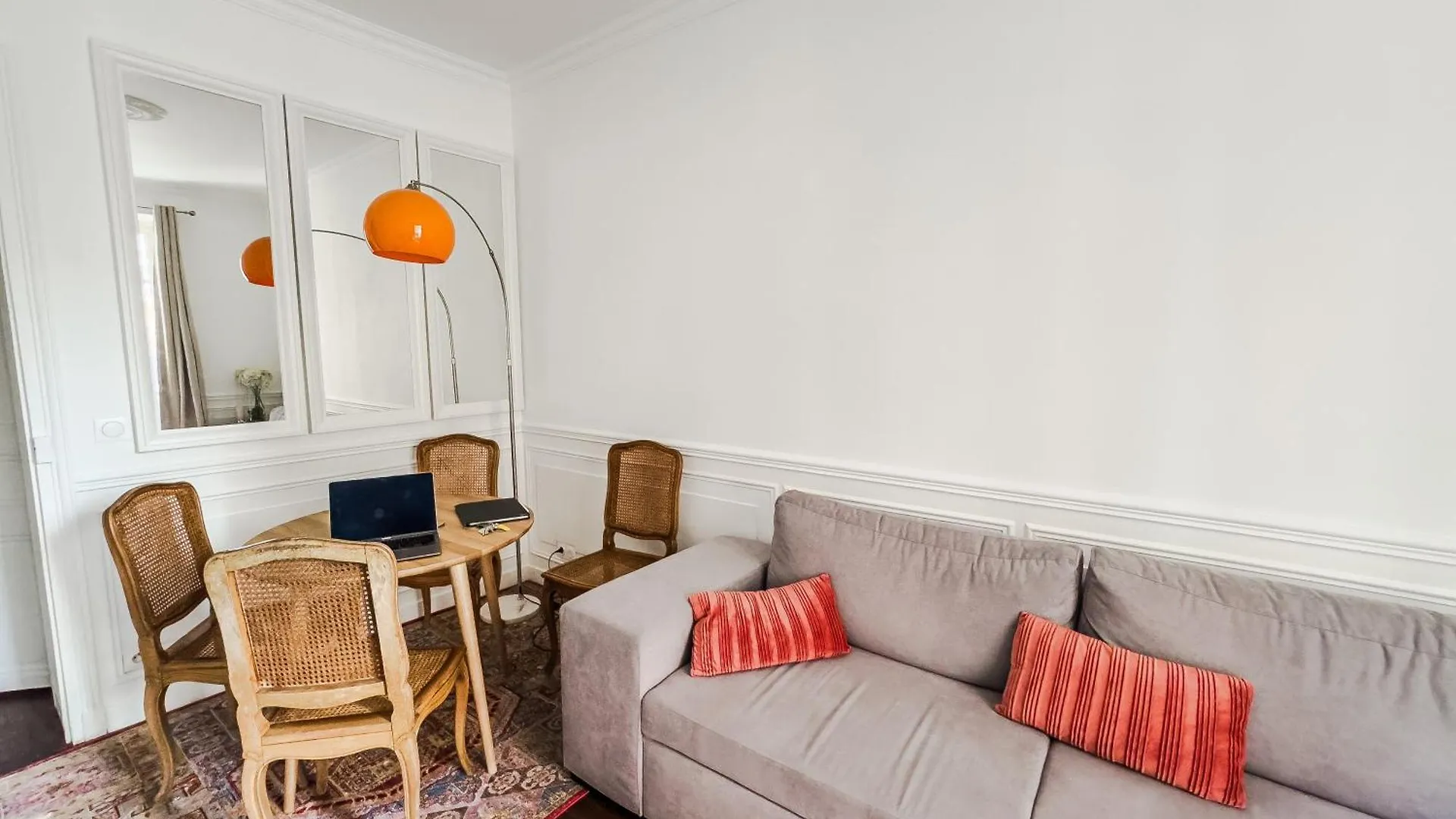 Apartment Penbed-2Br- Lovely Parisian Apt Near Bastille